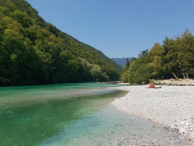 Pot postreže s slikovitimi razgledi. FOTO: Špela Kuralt