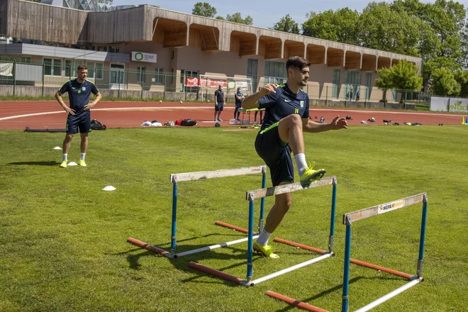 Olimpijini nogometaši upajo, da jim bo Nacionalni inštitut za zdravje prižgal zeleno luč za skupne treninge. FOTO: Voranc Vogel/Delo