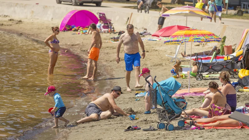 Fotografija: Na Hrvaškem o največ novih okužbah poročajo iz Splitsko-dalmatinske županije in mesta Zagreb. FOTO: Leon Vidic/Delo