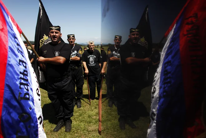 Podobno kot marsikje na območju zahodnega Balkana in širše po Evropi so tudi v eni od najrevneših evropskih držav BiH zelo dejavne revizionistične družbene sile, ki poskušajo na novo napisati zgodovino. FOTO: Damir Sagolj/Reuters