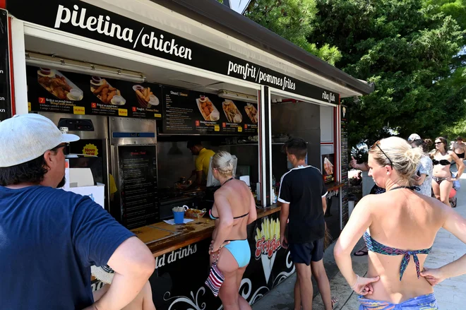 71,4 odstotka Slovencev počitnikuje v Istri, Kvarnerju in Liki. FOTO: Denis Lovrovič/Afp