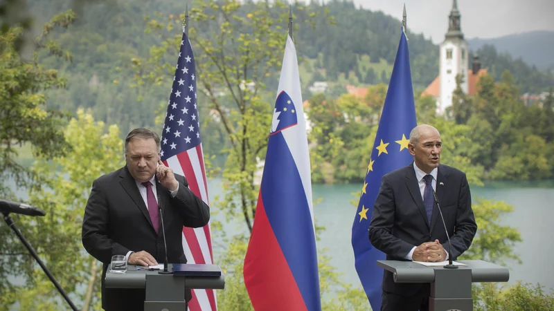 Fotografija: Na Bledu je Mike Pompeo dobil, po kar je prišel – podpis izjave o »varnosti omrežij 5G«. Foto: Jure Eržen/Delo