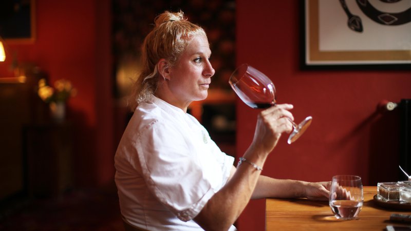 Fotografija: Ana Roš, svetovno znana kuharska mojstrica v restavraciji Hiša Franko. FOTO: Jure Eržen/Delo