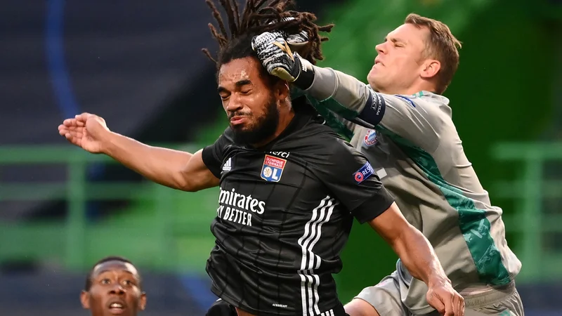 Fotografija: Manuel Neuer (desno) v Bayernovih vratih znova deluje izjemno zanesljivo. FOTO: Franck Fife/Reuters