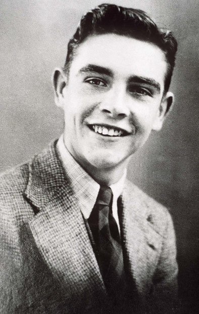 V mladih letih je Sean Connery po ulicah Edinburgha raznašal mleko. FOTO: Dokumentacija Dela