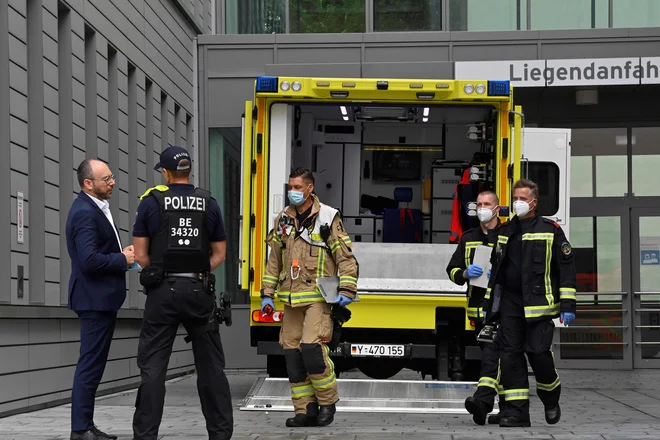 Ruskega opozicijskega voditelja so s posebnim reševalnim vozilom nemške vojske prepeljali v bolnišnico Charite. FOTO: John Macdougall/AFP