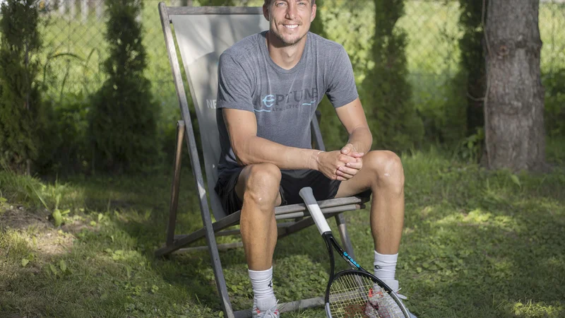 Fotografija: Aljaž Bedene je bil sprva vesel vrnitve na teniška igrišča, nato pa je povrh dobro igral v kvalifikacijah newyorškega turnirja. FOTO: Leon Vidic/Delo