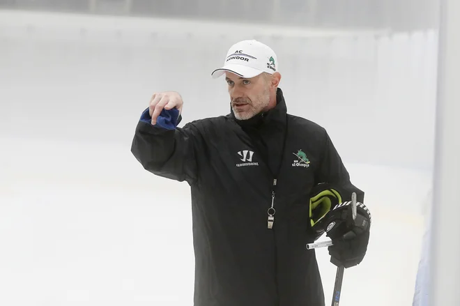 Ivo Jan se je zelo resno lotil novega izziva na ljubljanskem ledu. FOTO: Leon Vidic/Delo