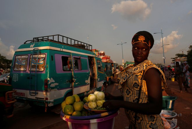 Življenje tujcev, zaposlenih v Bamaku, ni radikalno drugačno od evropskega vsakdana. FOTO: Luc Gnago/Reuters