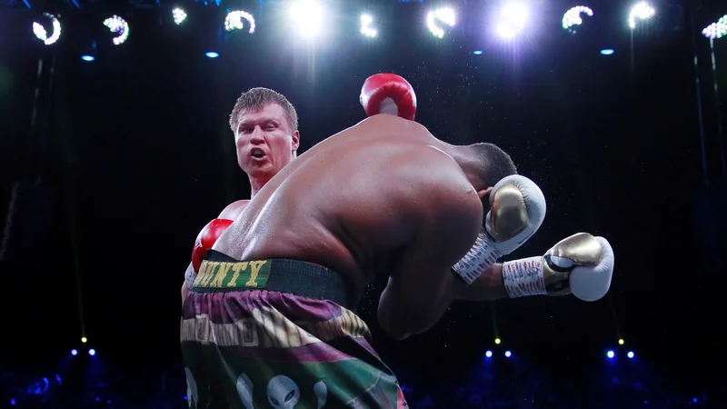 Fotografija: Aleksandr Povjetkin je pokazal, da še ni za staro šaro. FOTO: Andrew Couldridge/Reuters