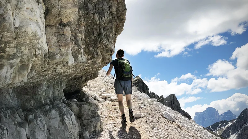 Fotografija: To obsojanje, te sodbe, ti očitki… Izhajajo iz nas samih. Mi smo oni, katerim koža poka po šivih.  FOTO: Jure Eržen