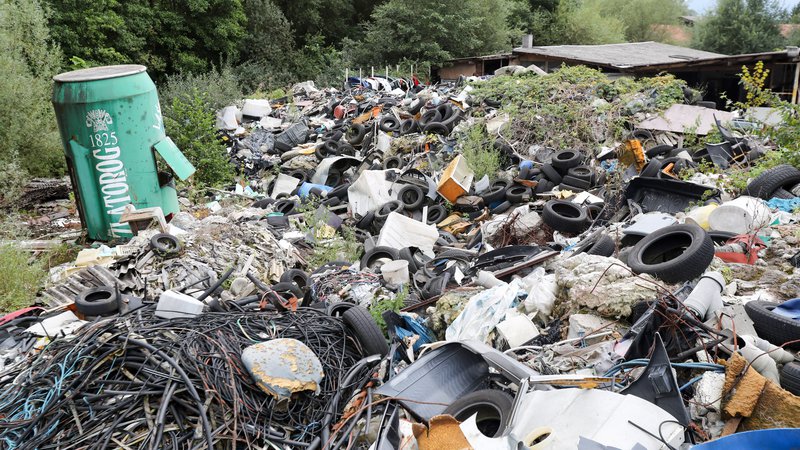 Fotografija: Ocenjeno je bilo, da gre za približno 100.000 prostorninskih metrov odpadkov. FOTO: Marko Feist/Slovenske novice