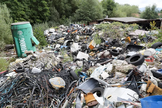 Ocenjeno je bilo, da gre za približno 100.000 prostorninskih metrov odpadkov. FOTO: Marko Feist/Slovenske novice