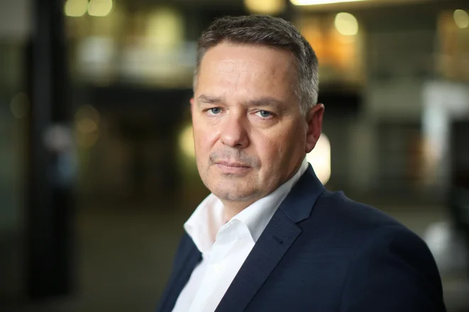 Peter Jenko: Če primerjamo letošnjih prvih sedem mesecev z istim lanskim obdobjem, je okoli 1,1 milijarde evrov manj davčnih prilivov, kar je okoli 11-odstotni upad. FOTO: Jure Eržen/Delo