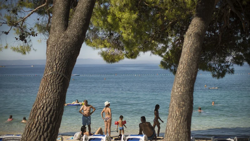 Fotografija: Motiv z plaže v Makarski. FOTO: Jure Eržen/Delo