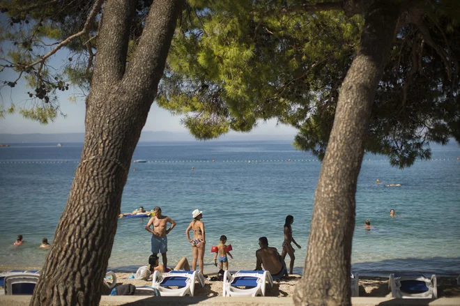 Motiv z plaže v Makarski. FOTO: Jure Eržen/Delo