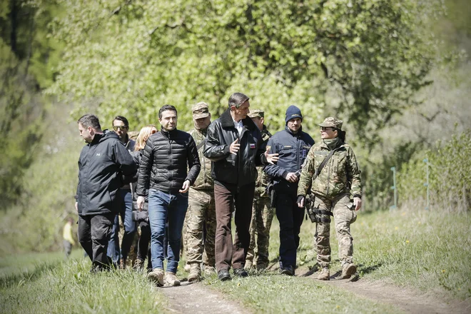 &raquo;Da pa imamo posvetovalni refrendum, za stvari, ki jih Levica menda že ve, je zapravljanje denarja,&laquo; odgovarja Matej Tonin. FOTO: Uroš Hočevar/Delo