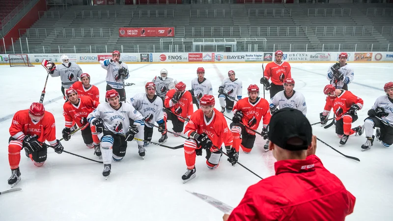 Fotografija: V hokejsko Podmežaklo se je vrnil duh zimskih dni. FOTO: Domen Jančič