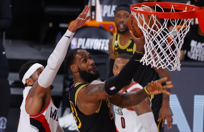 LeBron James je ujel korak in LA Lakers zanesljivo pelje proti polfinalu zahodne konference. FOTO: Kevin C. Cox/AFP