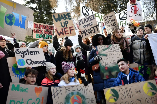 Greta na protestih, ki so jih poimenovali Petki za prihodnost, januarja letos. FOTO: Fabrice Coffrini/AFP