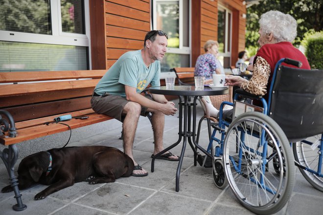 Domovi starejših so tudi domovi za bivanje, ne samo negovalni domovi. FOTO: Uroš Hočevar/Delo