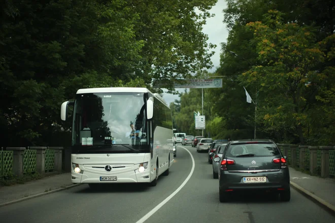 Turističnih prevozov praktično ni, zato so prevozuniki brez prihodkov. FOTO: Jure Eržen/Delo