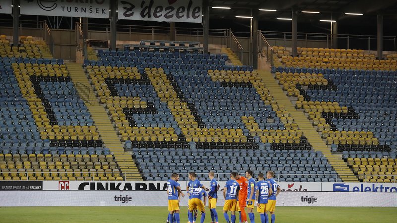 Fotografija: Pred celjskimi nogometaši je poseben večer, a žal brez gledalcev. FOTO: Leon Vidic/Delo