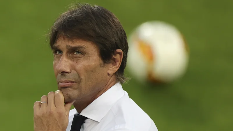 Fotografija: Antonio Conte je prejšnji teden doživel boleč udarec proti Sevilli. FOTO: Friedemann Vogel/AFP