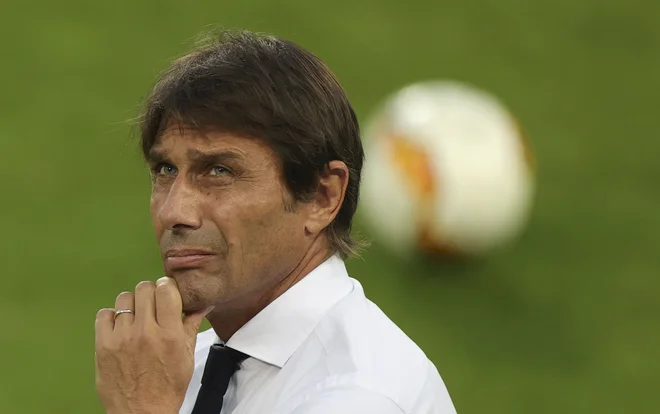 Antonio Conte je prejšnji teden doživel boleč udarec proti Sevilli. FOTO: Friedemann Vogel/AFP