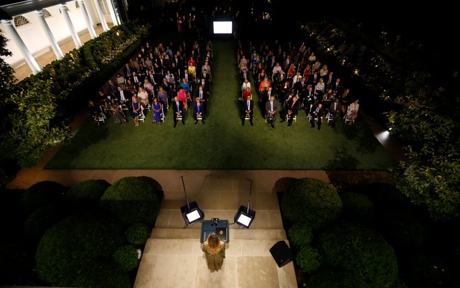 Žena ameriškega predsednika je bila v tokratnem nagovoru na vrtu Rose Garden v Beli hiši v ospredju. FOTO: Kevin Lamarque/Reuters