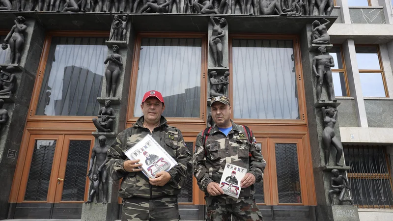 Fotografija: Razpravam o novelah, ki jima utegneta omejiti delovanje, sta prisluhnila tudi Andrej Šiško in Ivan Kastigar. FOTO: Jože Suhadolnik