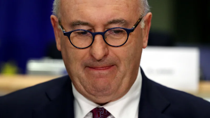 Fotografija: Phil Hogan prihaja iz Fine Gael, ki je v družini desnosredinske Evropske ljudske stranke (EPP). V prejšnjem mandatu je bil komisar za kmetijstvo. FOTO: Yves Herman/Reuters