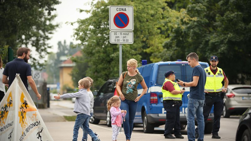Fotografija: V teh dneh bo na cestah spet več šolarjev. FOTO: Jure Eržen/Delo