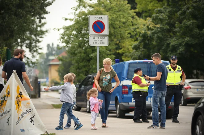 V teh dneh bo na cestah spet več šolarjev. FOTO: Jure Eržen/Delo
