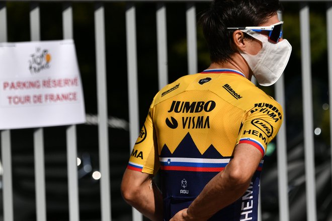 Primož Roglič in drugi udeleženci Toura so že v kolesarskem protikoronskem »mehurčku«. FOTO: Marco Bertorello/AFP