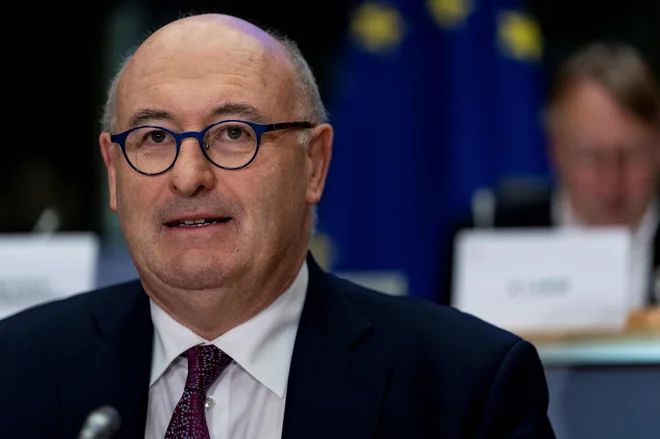 Evropski komisar za trgovino Phil Hogan se je znašel v velikih težavah, ko je prišlo na dan, da se je v svoji irski domovini udeležil prestižne večerje ob obletnici kluba za golf. FOTO: Kenzo Tribouillard/AFP
