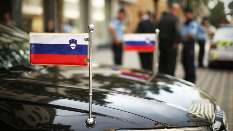 Fotografija: Slovenija je zapirala veleposlaništva in tudi tako slabila svoj položaj v svetu. Foto: Jure Eržen