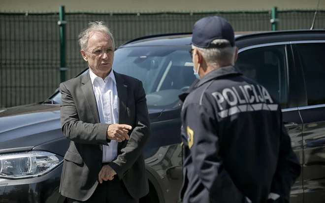 V zadnjem obdobju so odmevale predvsem ministrove usmeritve vršilcu dolžnosti generalnega direktorja policije<strong> </strong>Andreju Juriču, naj odredi nadzor nekaterih odmevnih primerov NPU. FOTO: Blaž Samec/Delo