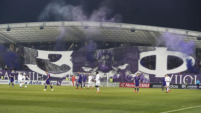 Ni vseeno, kakšen nogomet se igra v Sloveniji in kakšno vlogo ima v družbi. FOTO: Leon Vidic/Delo
