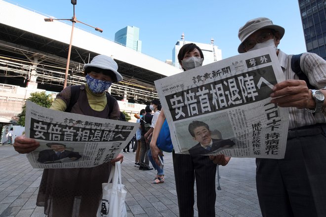 Državljani Japonske so težko pričakovali Abejev govor. FOTO: Kazuhiro Nogi/Afp
