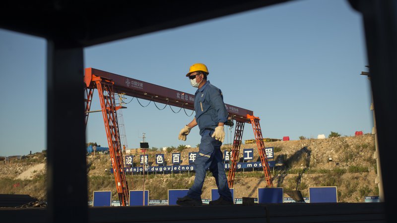 Fotografija: Most na polotok Pelješac gradi kitajski koncern v državni lasti CRBC - China Road and Bridge Corporation, kar 85 odstotkov 420 milijonov evrov vrednega projekta financira evropski proračun.  Foto Foto: Jure Eržen/delo