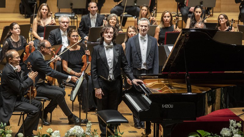 Fotografija: Cankarjev dom so glasbeniki Filharmoničnega orkestra milanske Scale navdušili z izbranim programom in vrhunsko izvedbo. FOTO: Voranc Vogel/Delo
 