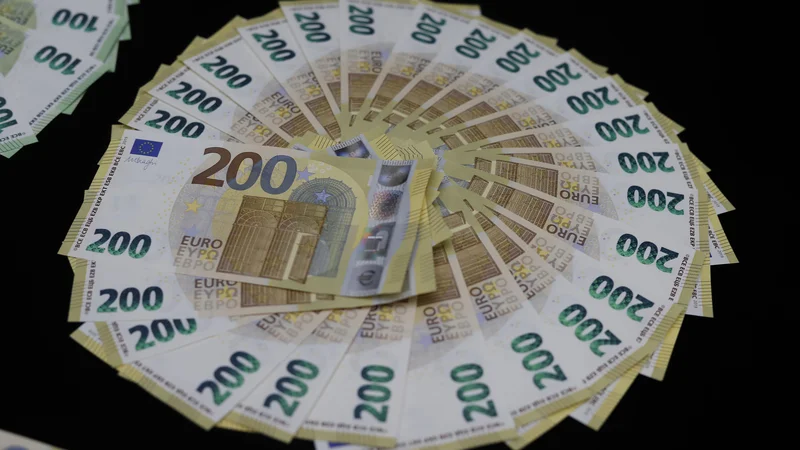 Prilivi davka na dodano vrednost so bili prejšnji meseci pet odstotkov večji kot isti mesec lani, prilivi trošarin pa so bili skoraj identični kot julija lani. FOTO: Leon Vidic/Delo