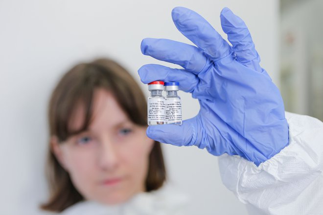 Cepivo, ki so ga izjemno naglo razvili Ruski znanstveniki. FOTO: AFP