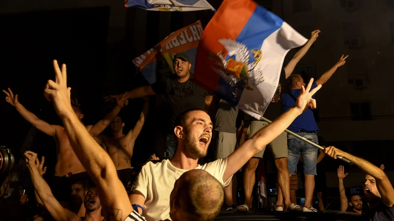 Fotografija: Podporniki opozicije po objavi rezultatov volitev. FOTO: Savo Prelevic/AFP