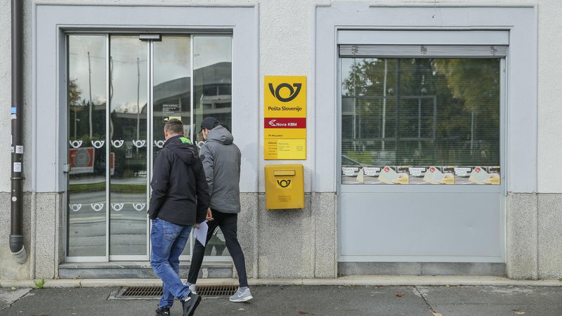 Fotografija: Pri nas je Pošta Slovenije skorajda izključni izvajalec univerzalne poštne storitve, saj je opravi okoli 85 odstotkov. Foto Jože Suhadolnik/Delo