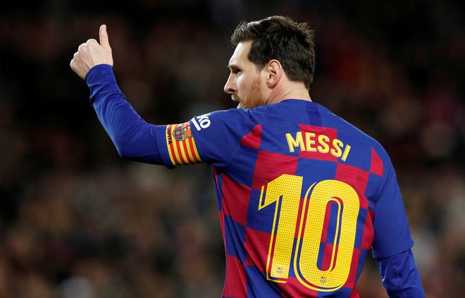 Lionel Messi čaka za zeleno luč za odhod. FOTO: Albert Gea/Reuters