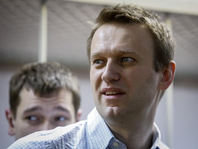 Ruski zdravniki in oblasti že ves čas zanikajo, da bi bil ruski opozicijski politik Navalni zastrupljen. FOTO: Sergei Karpukhin/Reuters