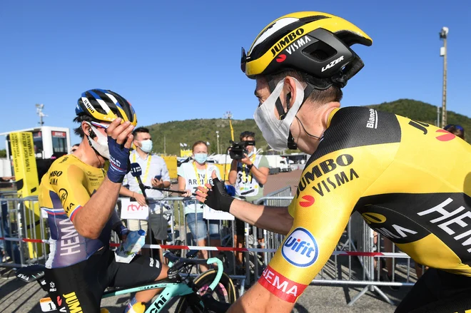 Če ne zmaga Primož Roglič (levo), zmaga Wout van Aert. FOTO: Stephane Mantey/AFP