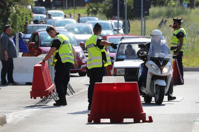 Na začetku poletja so se notranje meje po Evropi bolj ali manj odprle. A med državami članicami EU ni bilo dovolj usklajevanja. Foto AFP